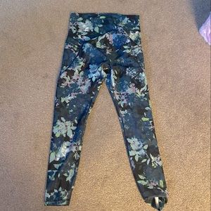 Old Navy Maternity Powersoft Legging with pockets!!